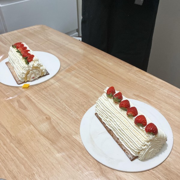 3月 いちごのビュッシュ