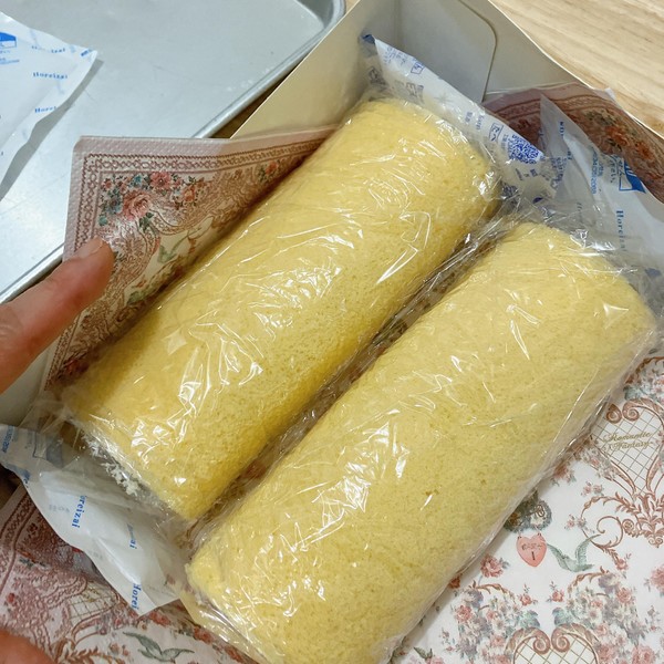 ４月　生クリームのロールケーキ