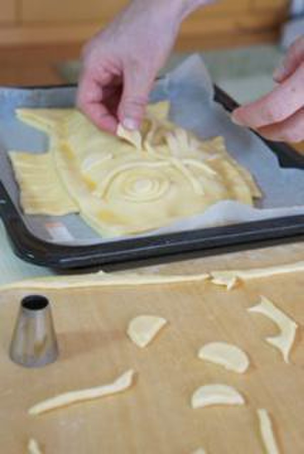 サーモンパイを作っているところです。