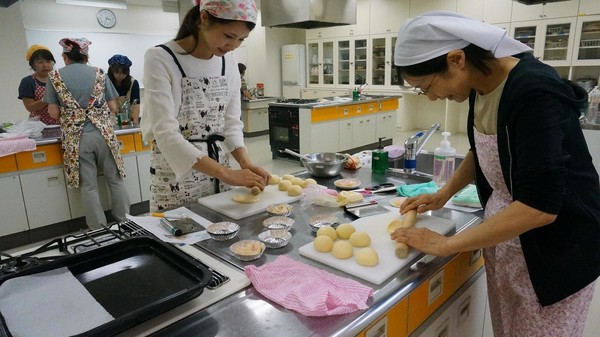 １か月ぶりの教室。今日は簡単な菓子パンを作りました。