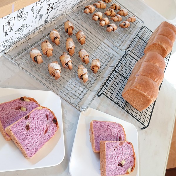 紫いも食パンとガトークロワッサン、上手に出来ました👍