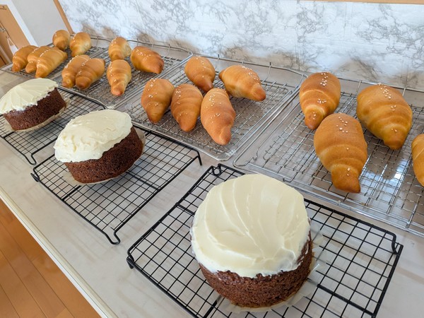 初めて参加の生徒さんもご一緒に、塩パンとキャロットケーキ作製