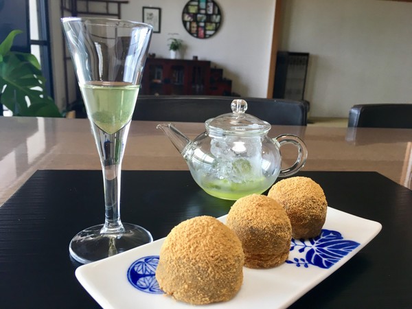 和菓子とお茶のレッスン
わらび餅、氷出し玉露
