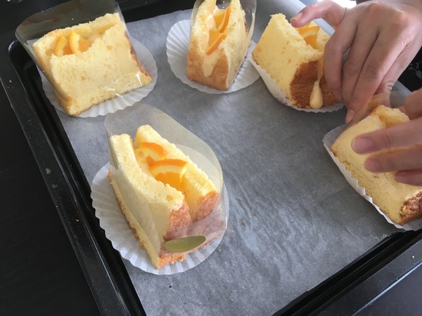 オレンジシフォンサンドの製作中。オレンジ香ってます🎶