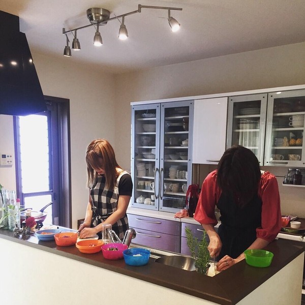 皆さん、黙々と野菜の下ごしらえ中❤︎
