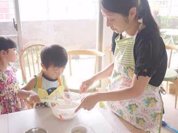 ママと一緒に仲良くパン作り