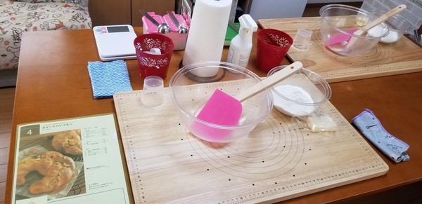 明るいリビングで作れるようにセッティング