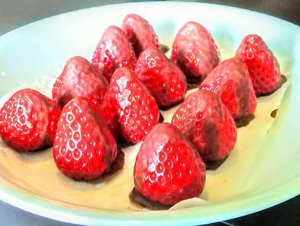 チョコも砂糖も使わないRawチョコがけのいちご♡