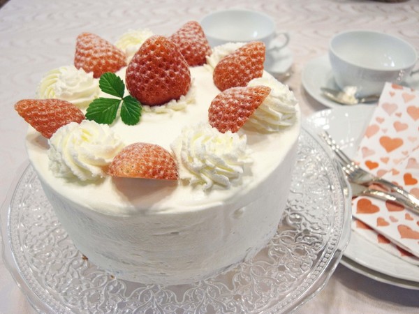 ふわふわシットリのスポンジケーキで作るショートケーキ