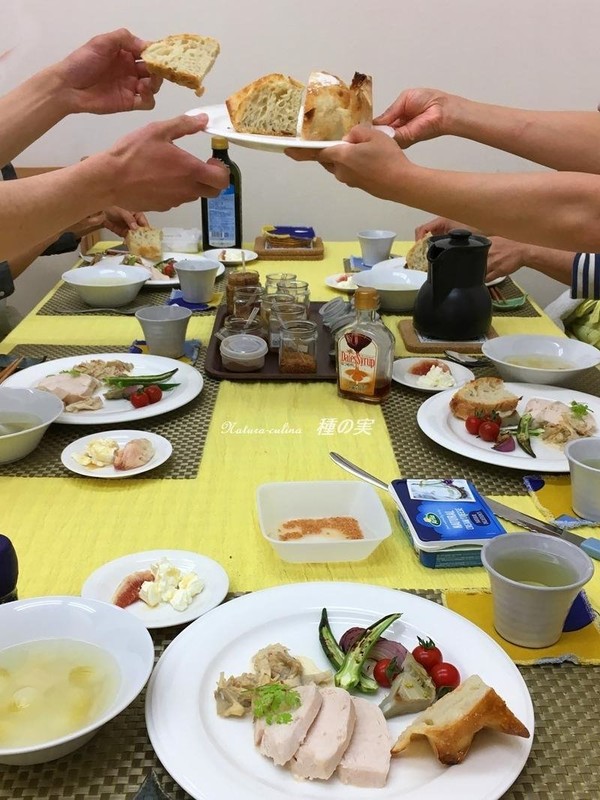 マスタード仕込教室の軽食は盛りだくさんなメニューです。
