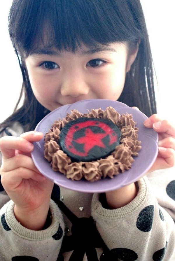 お子様向けﾃﾞｺもちアレンジ２
チョコレート挟みﾃﾞｺケーキ