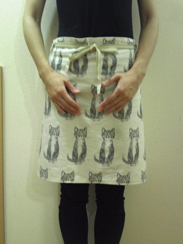 貸出エプロン「陽気な猫柄」