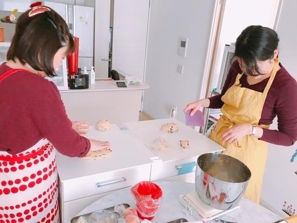 みんなで手づくりのパンと一緒に「はい、チーズ！」