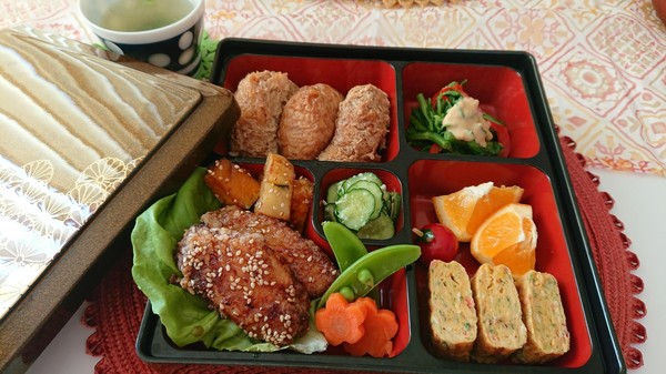 3月稲荷ずしdeお花見弁当🌸