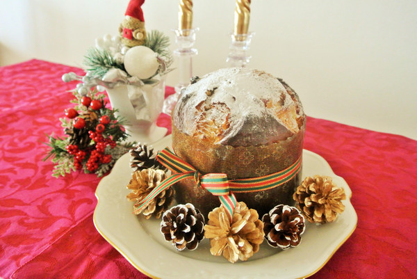 クリスマス伝統菓子パネットーネ