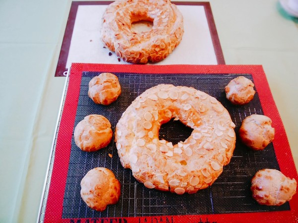 シュー生地が美味しそうに焼き上がりました