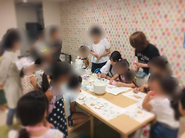 アイシングクッキーの親子イベントなども開催しています。