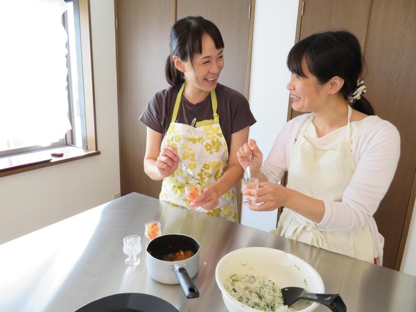 大きな調理台でゆったり盛り付け(^-^)