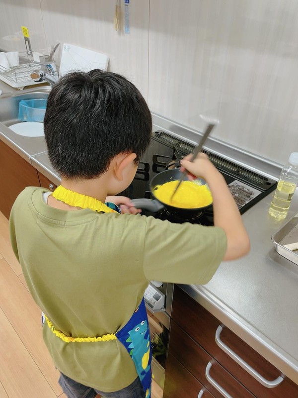 たまに小学生にもオムレツレッスンをします。