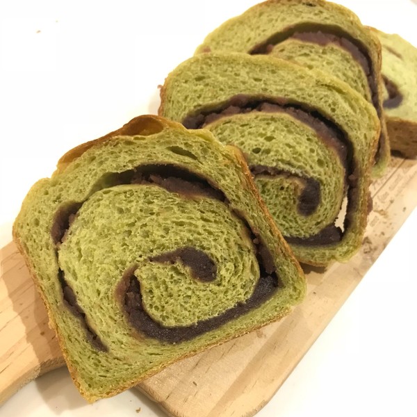 抹茶あんこ渦巻き食パン