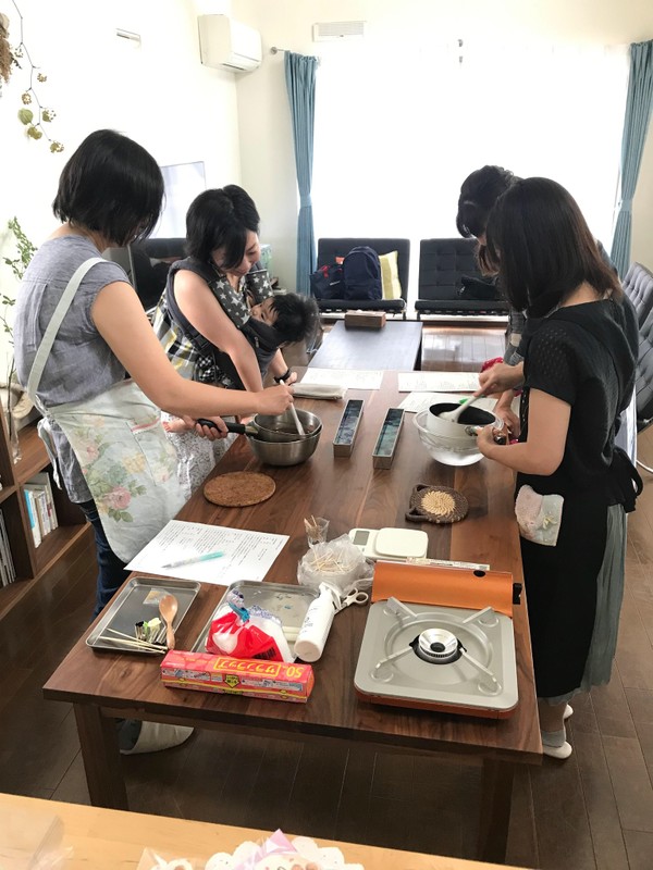 資格コースの卒業生さんと和菓子を作る交流会を開催しました