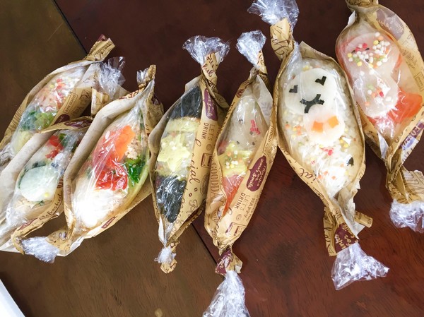 子供達がぜんぶ自分で作ったスティックおにぎり♫