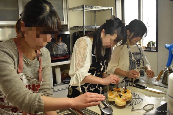 大人の方も楽しくレッスンしています。