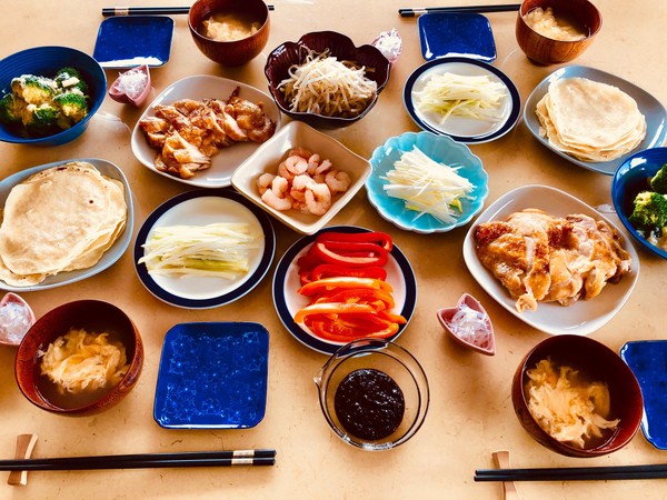 <集まりは北京ダックで＞春節も雛祭りも春餅を巻き巻き