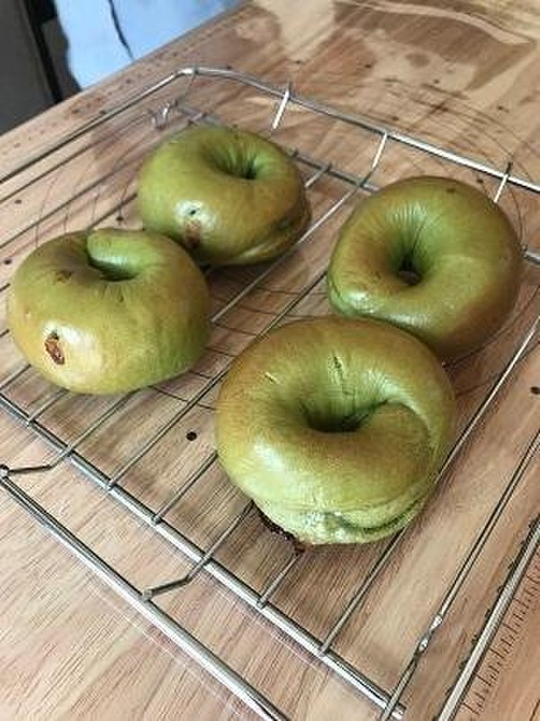 抹茶べーグル
中にホワイトチョコ