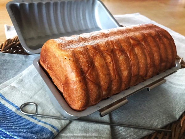 パン屋さんみたいに
トヨ型でパンを焼いてみましょう！