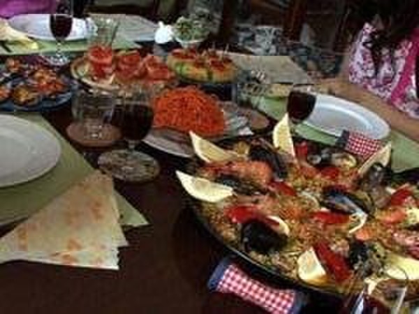 テレビ局の取材があった時のスペイン料理レッスン風景です。