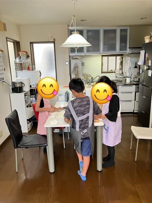ニンニクみじん切り、キャベツの千切り、玉ネギの皮めくり～