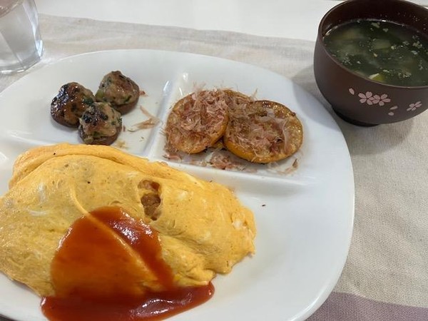 ズッキーニの黄色とダブってしまいました・・・
