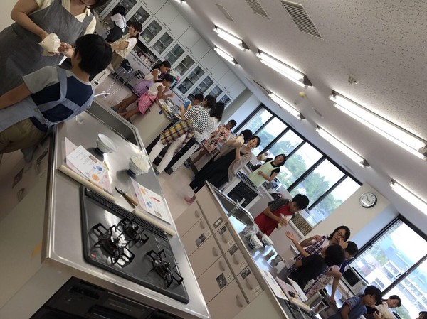 出張講座も承ります。コミセンでの親子講座を開催しました。