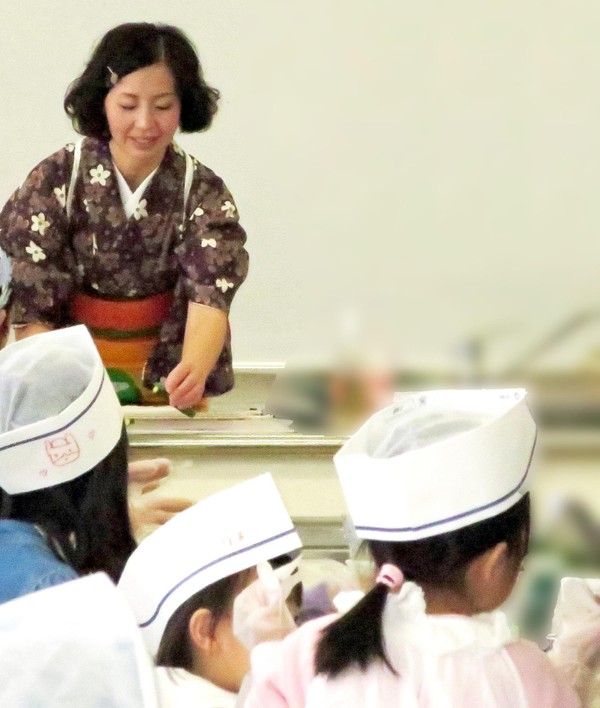 キッズ企画では和帽子をプレゼント♪お寿司屋さんの大将みたい？