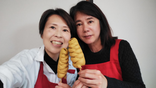 カレー味のパン生地は、ウインナーと相性バッチリ。