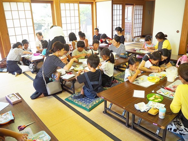公民館レッスン風景
ワイワイ楽しく親子レッスン！