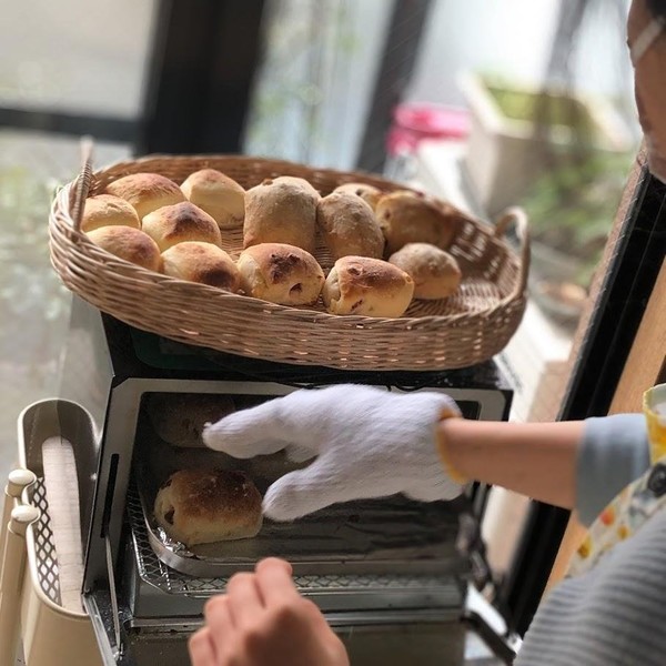 成型1分トースターで10分で焼き立てパン