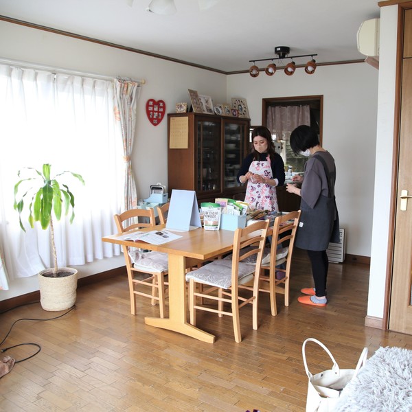 アットホームなリビングでの調理♪