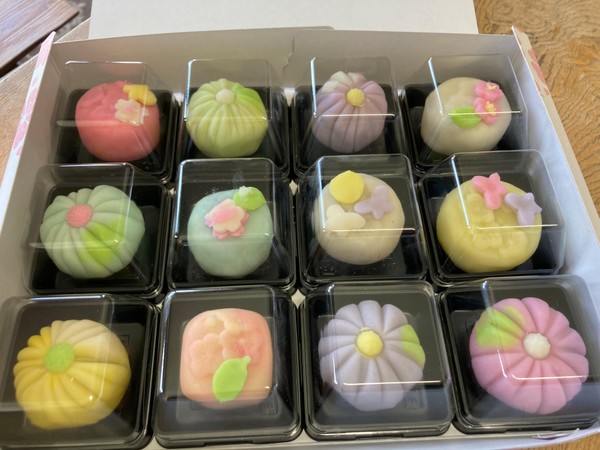 母の日のプレゼントのお菓子を作りに来店です。