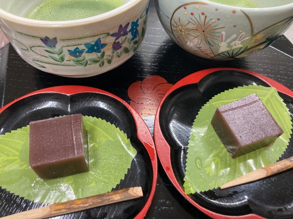 本日のお菓子。お菓子は変わります。