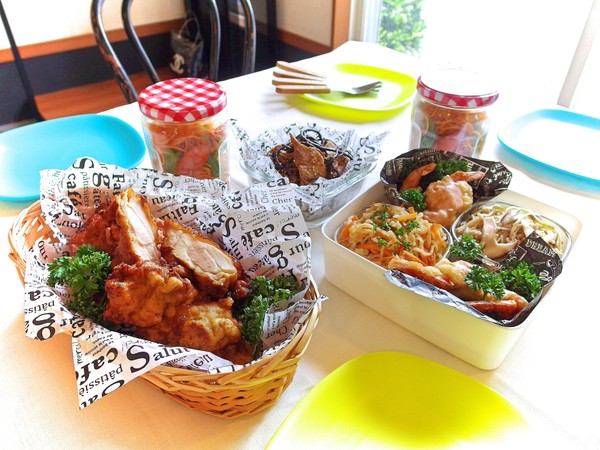味自慢の行楽弁当。柚子胡椒のフライドチキンをメインに