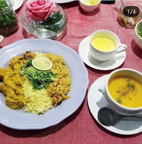 スパイスからカレーを作れるようになります。