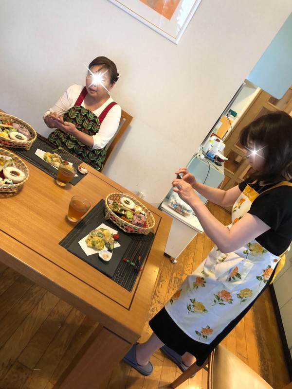 盛り付けた料理を食べる前にパチリ！