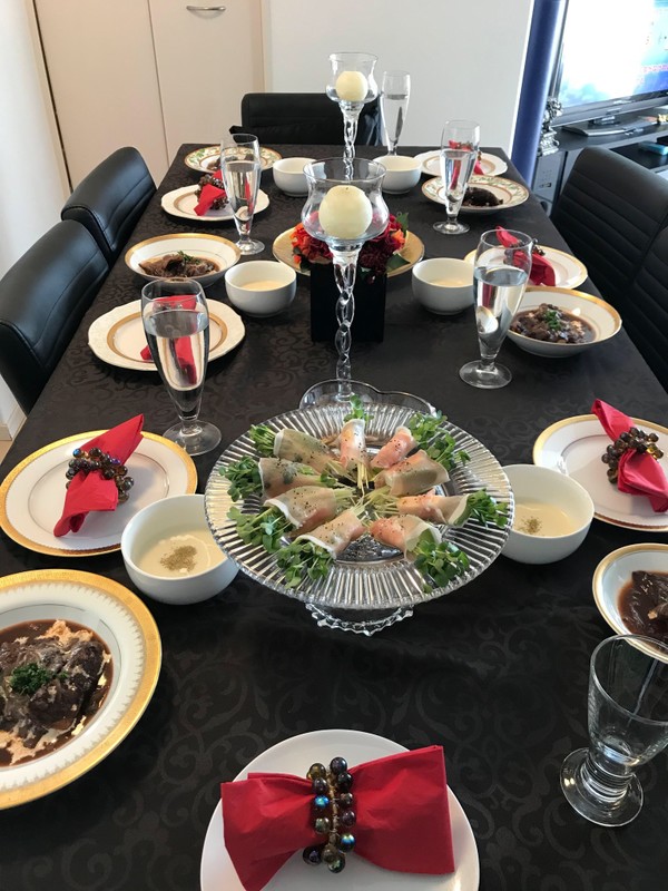 牛すじの赤ワイン煮込みは大好評！