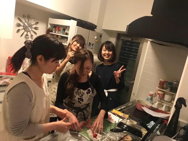会社終わりのOLさんも夜教室でワイワイ！