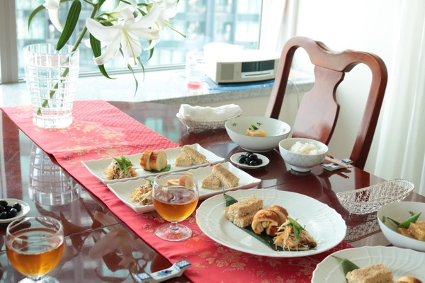 ８月は季節を先取り、おセリ料理のレッスンでした