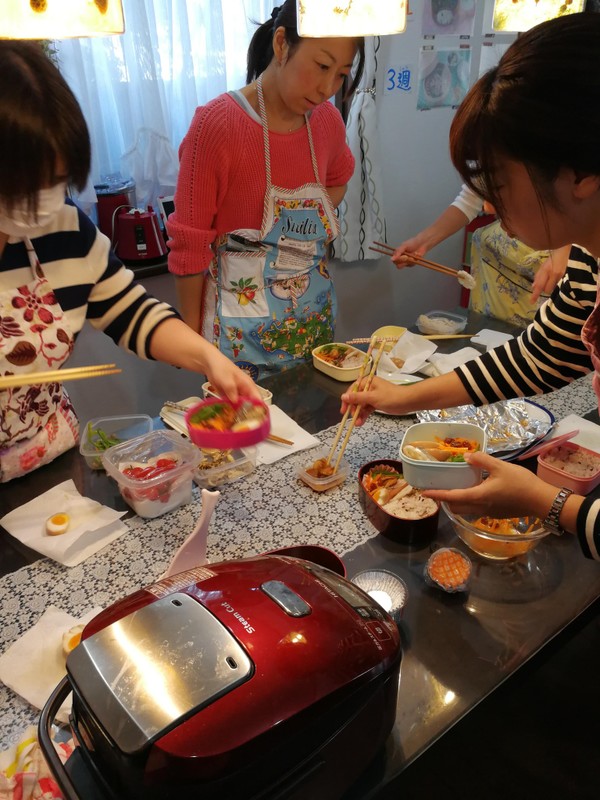 時短コースレッスンにてお弁当作りを行いました。