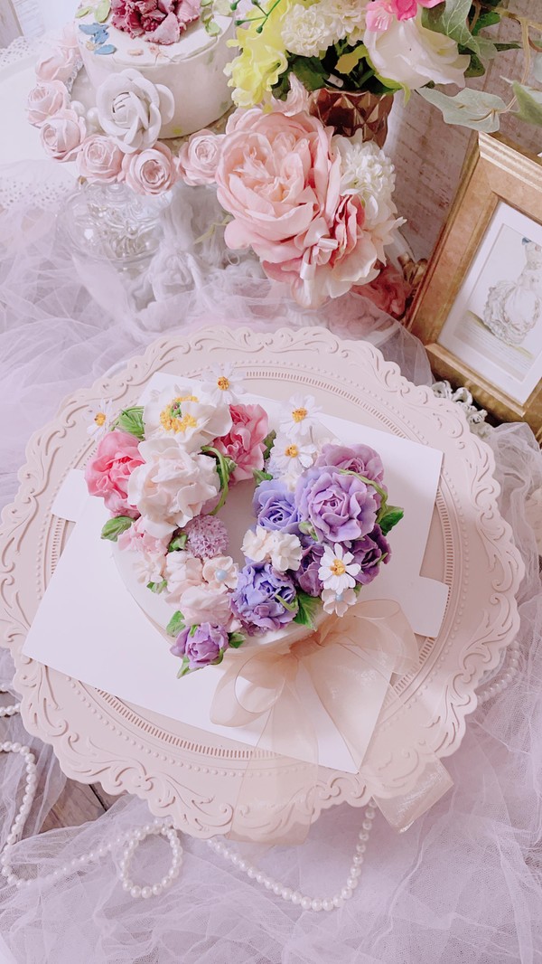こんなに素敵なお花も絞れるようになります(フラワーケーキ)