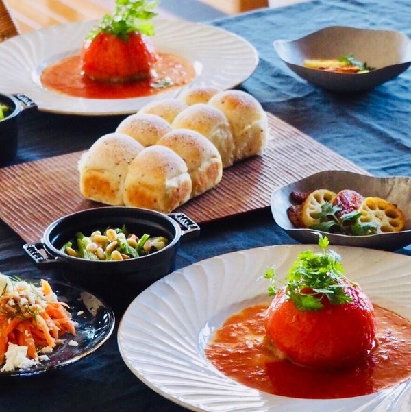 「トマト丸ごとハンバーグ」2名様以上で受け付けております！